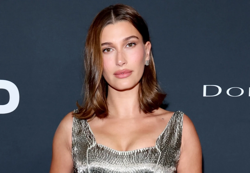 Деми Мур (в голом платье), Хейли Бибер, Кристен Стюарт и Памела Андерсон на премии WWD Style Awards