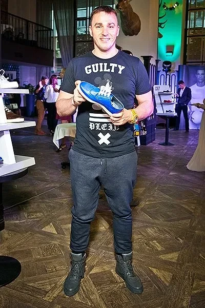 Имена Аллы Пугачёвой, Тимура Бекмамбетова и солиста "Иванушек International" обнаружили в файлах Эпштейна