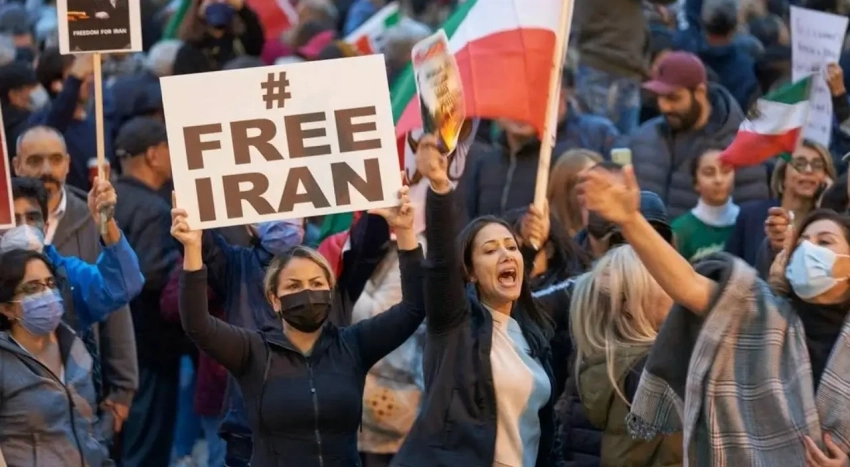 Иранские студенты снова вышли на улицы: Тегеран захлестнули акции протестов